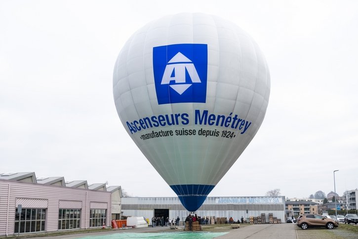 Romont: Pour ses 100 ans, Ascenseurs Menétrey s'offre une montgolfière