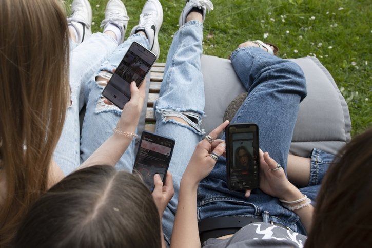 Ecoles: Les confiscations de téléphones portables le soir ou le week-end, c'est fini