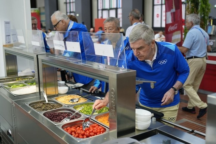 Chronique: Cette cantine XXL, c'est du lourd