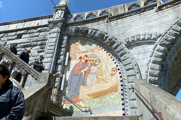 Lourdes: «Nous devrons un jour retirer ces mosaïques»