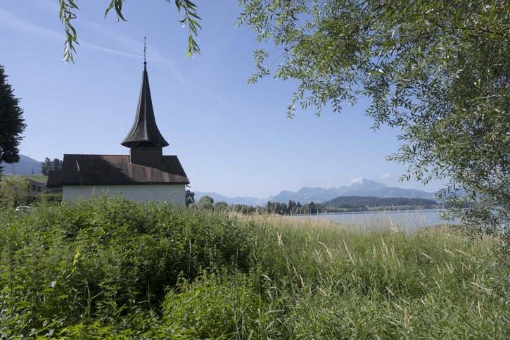 Belles plages (X/6): Sur la plage de Thusy, un cours d'histoire les pieds dans l'eau