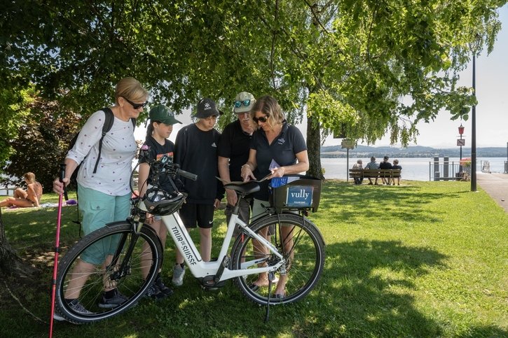 District du Lac: Vully Tourisme patrouille à vélo au service des visiteurs