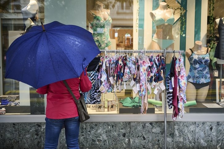 Commerces: Le mauvais temps et l'inflation pèsent sur les ventes d'habits