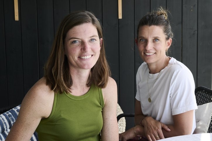 Athlétisme: Derrière le micro, les deux sœurs Sprunger sont «nature peinture»