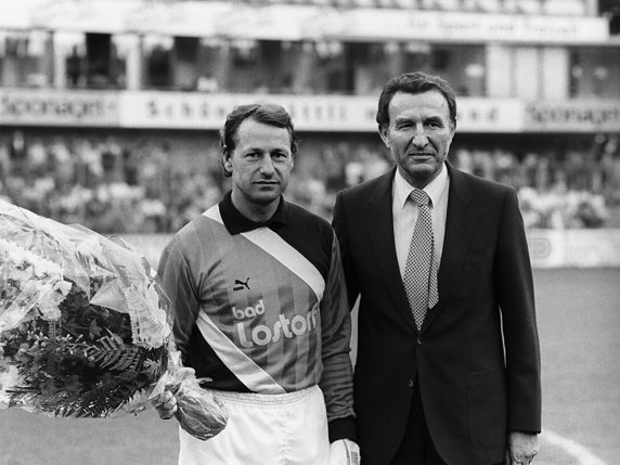 Karl Grob (à gauche), portier indissobiable de la réussite du FC Zurich. © KEYSTONE/WALTER BIERI