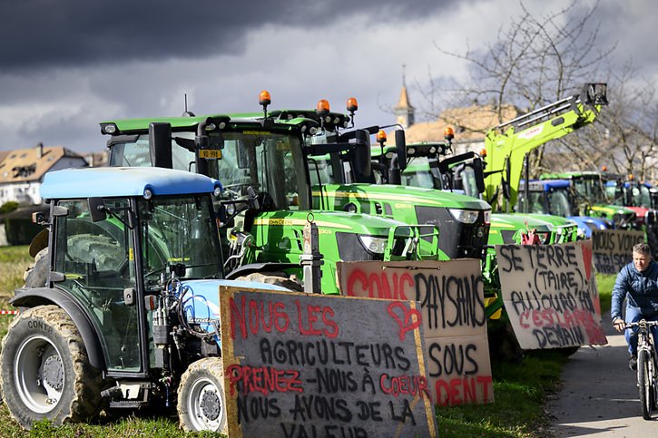 Après les mobilisations en France, en Allemagne et dans d'autres pays d'Europe, la révolte des agriculteurs a aussi gagné la Suisse fin janvier dernier. © Keystone/LAURENT GILLIERON