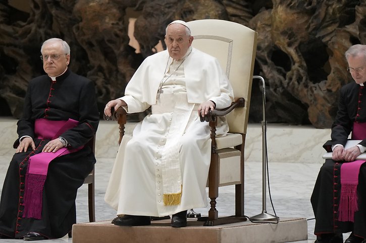 Le pape François a indiqué ne pas pouvoir lire le discours qu'il a préparé "à cause d'une bronchite". © KEYSTONE/AP/Andrew Medichini