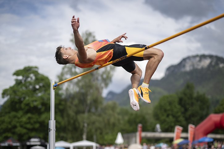 Simon Ehammer se trouve à 60 points de son record de Suisse après cinq disciplines. © KEYSTONE/GIAN EHRENZELLER