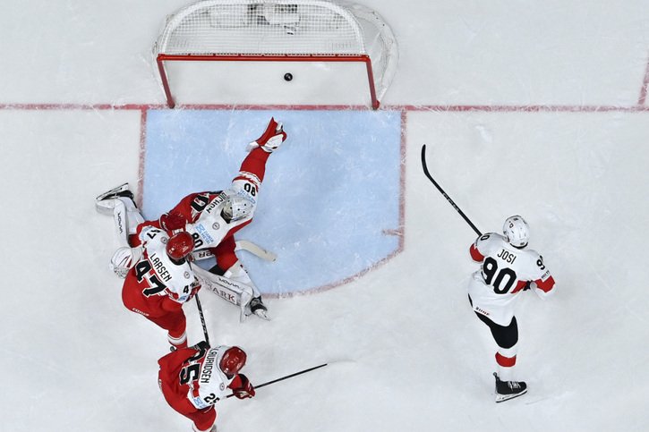 La Suisse doit s'imposer en soixante minutes contre le Canada pour rester à Prague pour les quarts et s'assurer l'une des deux premières places de son groupe © KEYSTONE/PETER SCHNEIDER