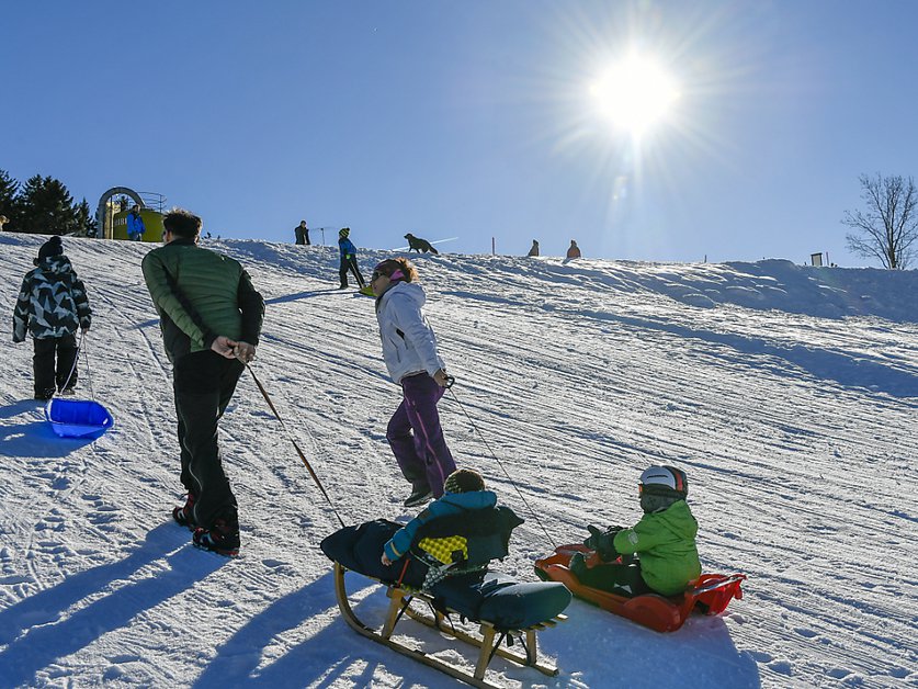 Skier avec son bambin sur le dos? A éviter - Le Matin