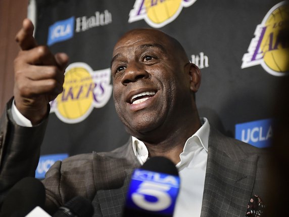 Magic Johnson reprend sa liberté, les Lakers en crise - La Liberté
