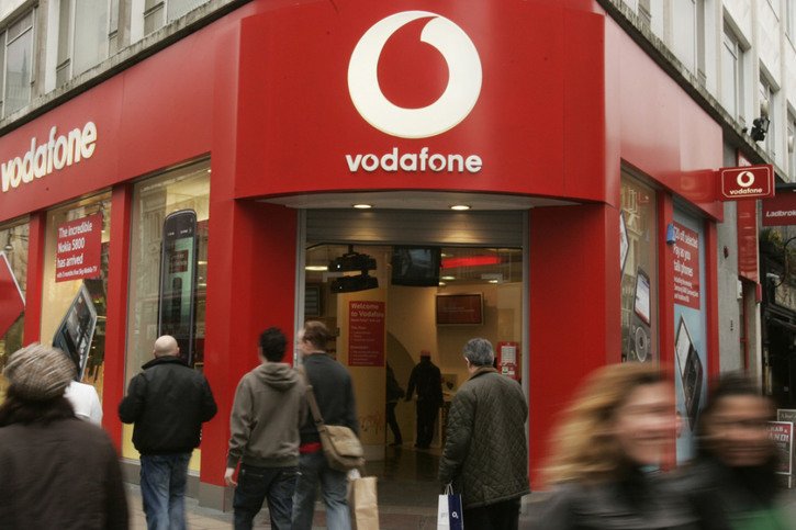 En cas d'aval du régulateur, la fusion de Vodafone et CK Hutchison donnera naissance à un nouveau leader des télécommunications outre-Manche, avec une  valorisation estimée à 16,5 milliards de livres. (archives) © KEYSTONE/AP/SANG TAN