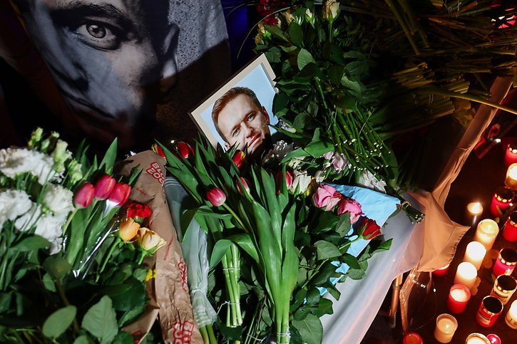 Les ministres des Affaires étrangères du G7 réunis à Munich ont observé samedi une minute de silence en hommage à l'opposant Alexeï Navalny. © KEYSTONE/EPA/ANNA SZILAGYI