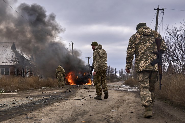 Après deux ans de guerre, la situation est "extrêmement difficile" pour l'armée ukrainienne sur le front est, selon Kiev (archives). © KEYSTONE/AP 10th Mountain Assault Brigade "Edelweiss"/SHANDYBA MYKY