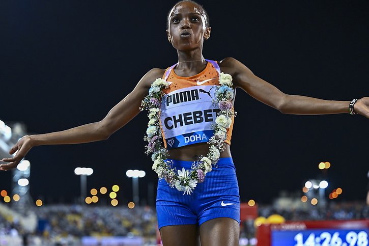 Beatrice Chebet a battu le record du monde du 10'000 m samedi © KEYSTONE/EPA/NOUSHAD THEKKAYIL