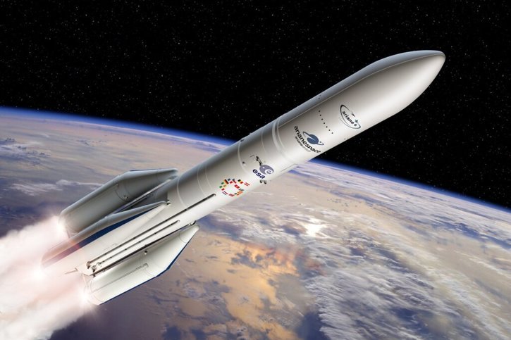 La fenêtre de tir pour le lancement d'Ariane 6 est prévue à partir de 20h00 (heure suisse) mardi. La fusée porteuse de beaucoup d'espoir pour l'industrie spatiale européenne s'envolera de Kourou, en Guyane française. © ESA