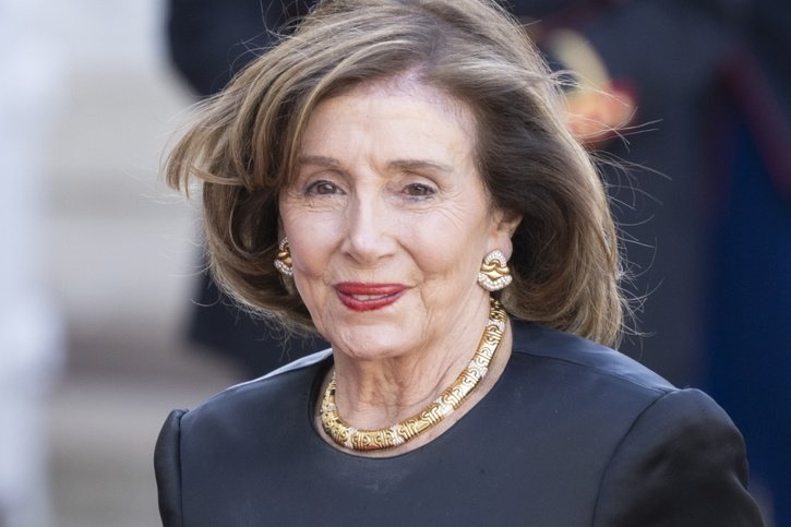 Les yeux sont désormais rivés sur deux grandes figures du parti: l'ancienne cheffe de la chambre des représentants Nancy Pelosi et l'ex-président Barack Obama. La première, politicienne d'une habileté redoutable, a demandé avec insistance cette semaine à Joe Biden de "prendre une décision", © KEYSTONE/EPA/ANDRE PAIN