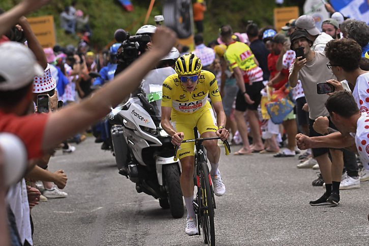 Pogacar peut-il assommer le Tour dimanche? © KEYSTONE/AP/Bernard Papon