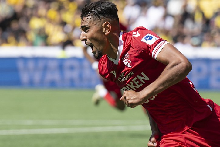 La joie d'Ilyas Chouaref après son but qui donne la victoire au FC Sion. © KEYSTONE/PETER SCHNEIDER