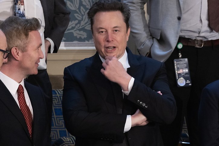 Elon Musk est sous le feu des critiques. © KEYSTONE/EPA/MICHAEL REYNOLDS