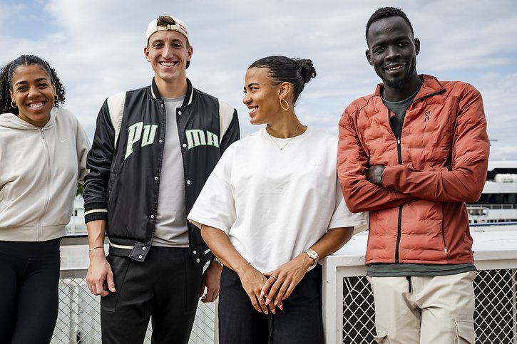 Mujinga Kambundji, Simon Ehammer, Ditaji Kambundji et Dominic Lobalu sont prêts à briller sur les hauts de Lausanne. © KEYSTONE/JEAN-CHRISTOPHE BOTT