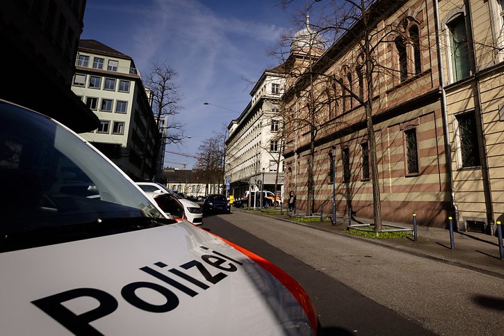 Un adolescent de 15 ans a grièvement blessé à coups de couteau un juif orthodoxe en mars à Zurich (archives). © KEYSTONE/MICHAEL BUHOLZER