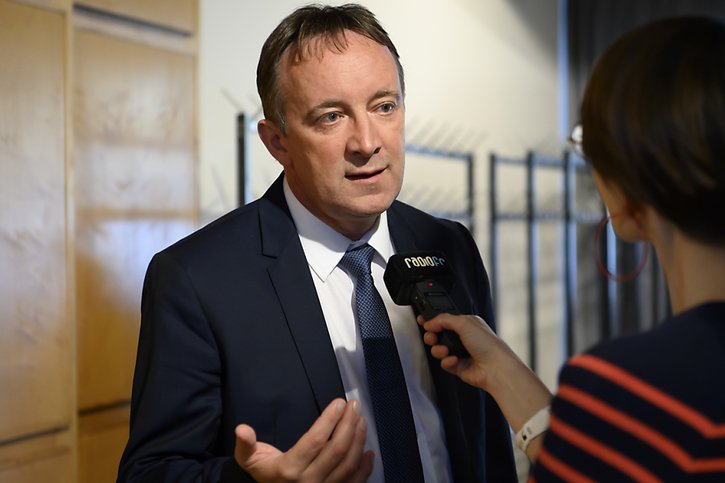 Le conseiller d'Etat Philippe Demierre a défendu la loi sur les prestations complémentaires pour les familles (LPCFam) soumise au peuple fribourgeois le 22 septembre (archives). © KEYSTONE/ANTHONY ANEX