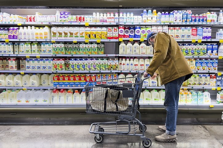 La baisse de l'inflation depuis plusieurs mois aux Etats-Unis devrait convaincre la banque centrale américaine (Fed) de commencer à abaisser ses taux lors de sa prochaine réunion, les 17 et 18 septembre. (archives) © KEYSTONE/EPA/JIM LO SCALZO