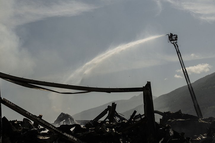 La zone industrielle de Vétroz a été une nouvelle fois victime d'un incendie (photo d'illustration). © KEYSTONE/LOUIS DASSELBORNE