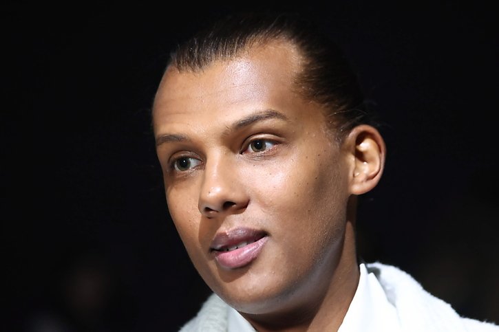 Stromae et son équipe ont "rassemblé l'ensemble des images existantes autour du live afin d'offrir la possibilité de découvrir gratuitement le show ou de simplement le revivre" (archives). © KEYSTONE/EPA/MOHAMMED BADRA