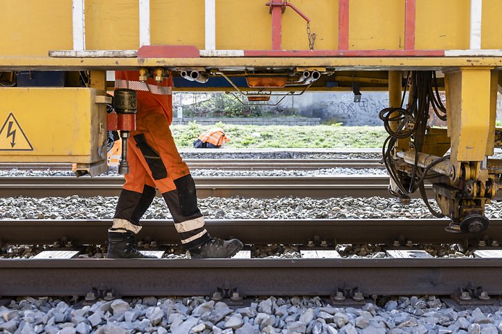 Le déraillement d'une locomotive en service sur un chantier a entraîné l'interruption de la ligne. (Photo d'archives) © KEYSTONE/CYRIL ZINGARO