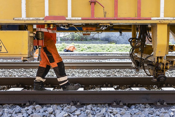 Le déraillement d'une locomotive en service sur un chantier a entraîné une longue interruption de la ligne. (Photo d'archives) © KEYSTONE/CYRIL ZINGARO