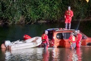 Accident: Elle perd la maîtrise de son véhicule et termine sa course dans la Sarine