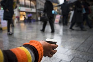 La mendicité fait grand débat sur ses restrictions en ville